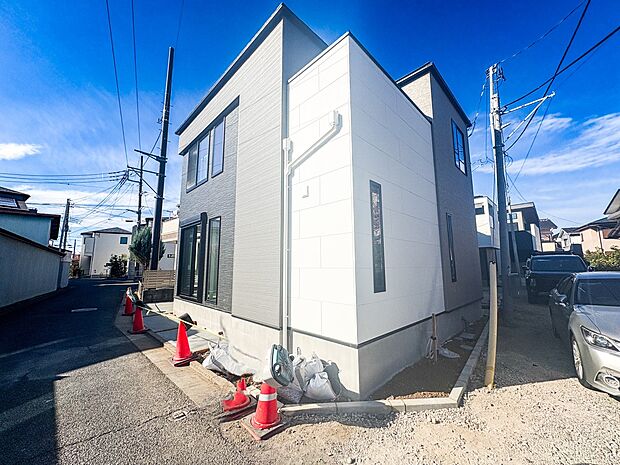 【前面道路】車の通行が少ないので、静かな住環境を維持することができます。