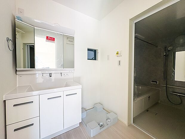 【ランドリースペース】毎日出る洗濯物を設置するクリーンなスペースです。