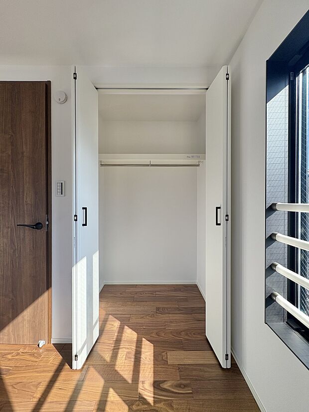 【収納】各部屋を最大限に広く使って頂ける様、全居住スペースに収納付。プライベートルームはゆったりと快適に。