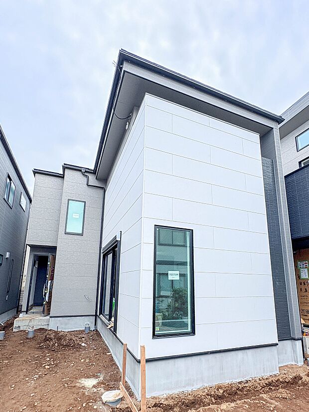 【外観】家は一生のお買物。自分ならではの家族ならではの、家にしたい。書斎を設ける。子どものプレイングルームを設ける。趣味のオーディオルームを設置する。夢を追うオンリーワンの家です。