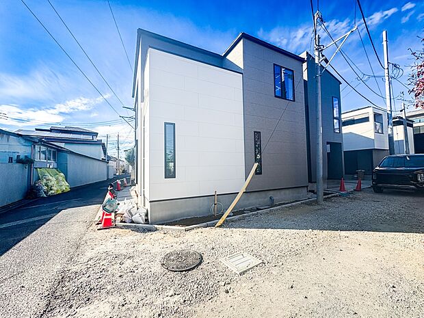 【前面道路】車の通行が少ないので、静かな住環境を維持することができます。