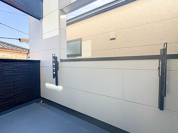 【バルコニー】  バルコニーから差し込む陽光・通風は、住環境・快適性と共に有り続ける貴重な「財産」です。