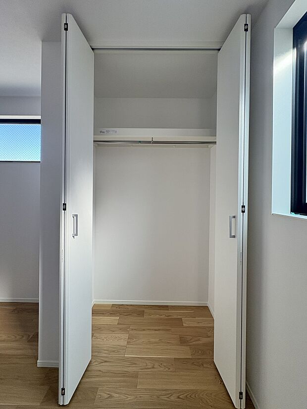 【収納】各部屋を最大限に広く使って頂ける様、全居住スペースに収納付。プライベートルームはゆったりと快適に。