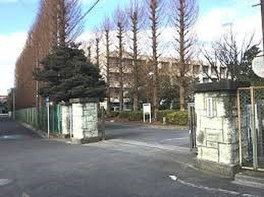 中学校 1520m 蕨市立第一中学校(目標をもとう。勉学でもいい、夢でもいい、生き方でもいい。心は目標に向けて速く飛ぶ。十代は壁がない。目の前には未来という青い大空が広がる。私たち教職員も頑…