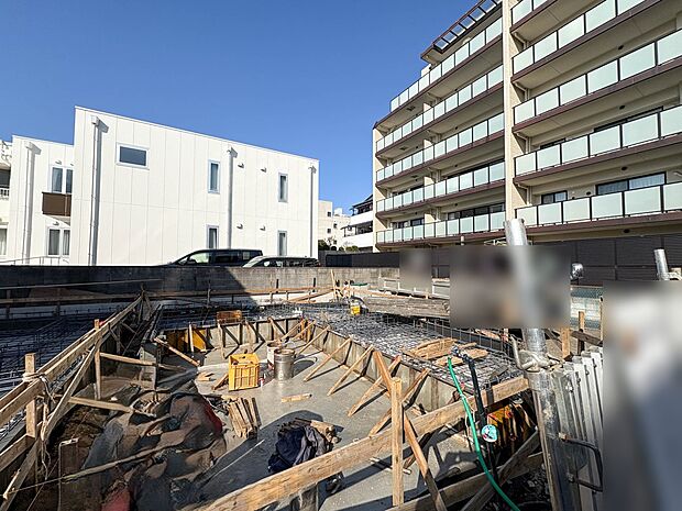 1号棟【現地外観】こちらの物件に少しでもご興味がありましたら、お気軽にお電話下さい。ネット上で「見えない物」「わからない事」でも、実際にご見学いただくことで、手に取るようにおわかりいただける…