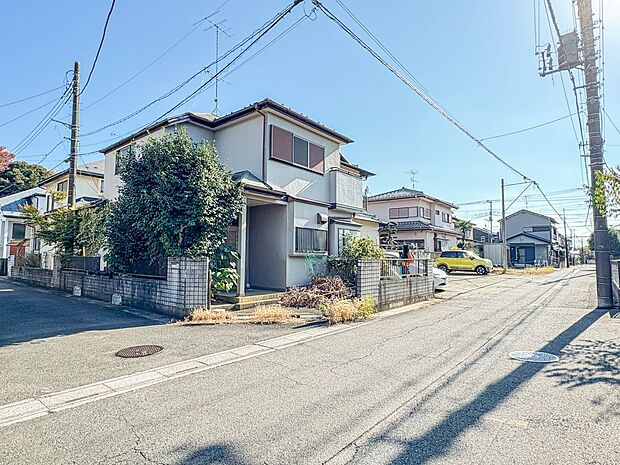 【前面道路】車の通行が少ないので、静かな住環境を維持することができます。