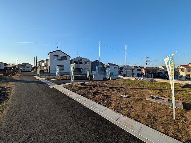 【前面道路】車の通行が少ないので、静かな住環境を維持することができます。