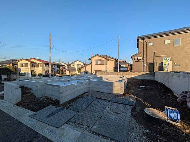 【駐車場】毎日の生活にマイカーが必須という方は、購入を検討する際、駐車場があることは大事な条件です。毎日の通勤や家族の送迎、買い物やお出かけなどクルマのある暮らしを満喫したい方は要チェック。…