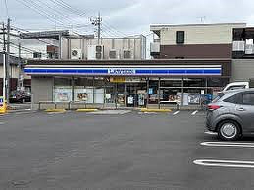コンビニ 225m ローソンさいたま岩槻府内四丁目店(新・企業スローガンは「マチのほっとステーション」。「圧倒的な美味しさ」「人への優しさ」「地球(マチ)への優しさ」の3つの約束で社会の課題…