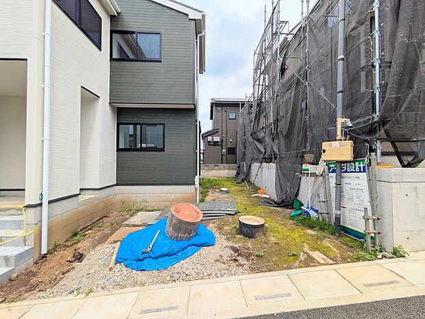 【駐車場】毎日の生活にマイカーが必須という方は、購入を検討する際、駐車場があることは大事な条件です。