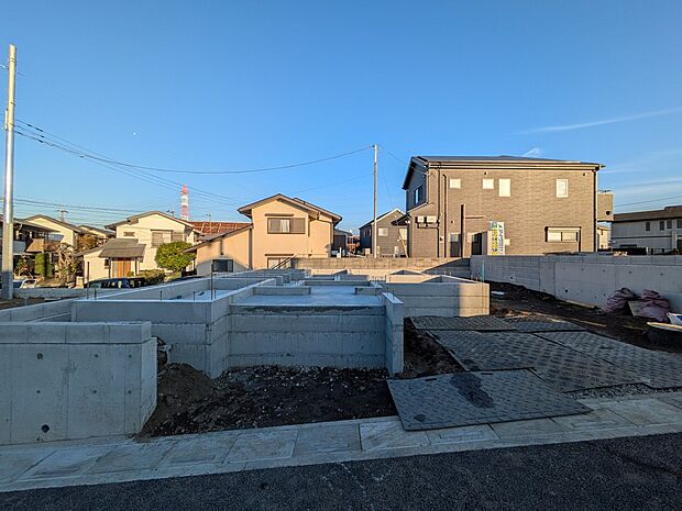 【外観】家族の温かさと陽光の暖かさ、楽しい毎日と明るい未来を予感させる「空間が織り成すひとつ先の住み心地」を演出します。