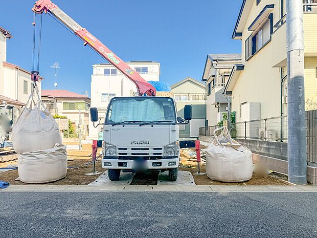 B号棟【外観】陽当りが良いと、洗濯物が乾きやすいですし、湿気やカビの心配も減るので快適です。寒い冬の日でも、日差しが届くと家の中が暖かくなりますね。