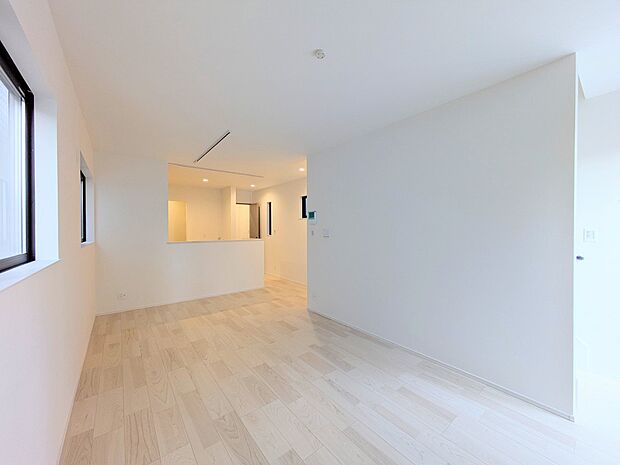 【リビング】光が溢れ、風も溢れ、居心地のよい住空間、自然体で過ごせる住空間にリビングを。それは住むというシンプルなカタチをどこまでも追求してきた結果です。新築の厳かな居住性を身体全体で感じて…