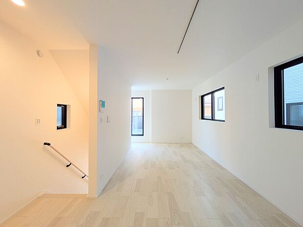 【ダイニング】愛を感じる、幸せを想う、心地よさを受けとる家の各スペースや各お部屋のさまざまな設備。人として日々の暮らしを先へすすめる設備・仕様を採用しています。