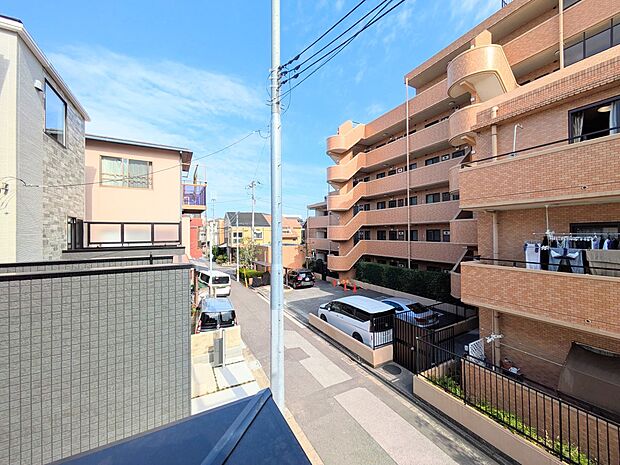 【眺望】少し優雅に、眺望の良い部屋で新生活をしてみませんか?眺望や窓からの景色が良いと、家で過ごす時間も快適です。