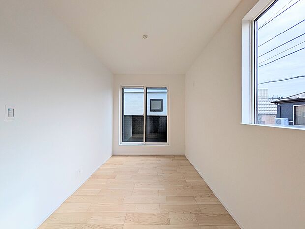 シンプルな内装はおしゃれのポイントです。シンプルは華美より飽きがこないからです。色や模様でおしゃれ感をだす。それがシンプルイズビューティーです。