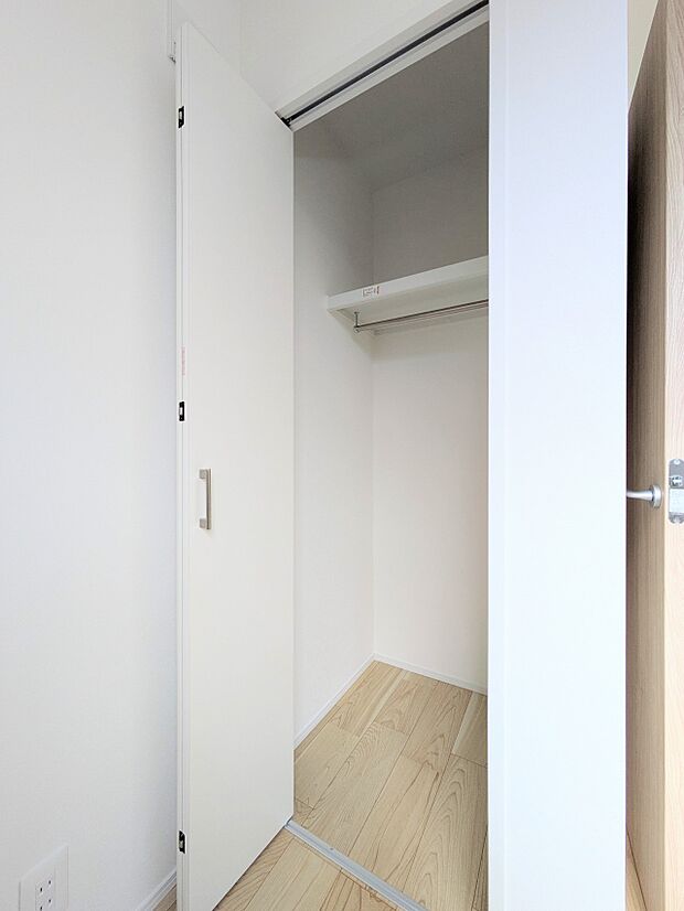 限られたスペースを有効に活用できる壁面クローゼット。