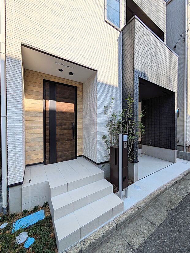 【ひとつ先の住み心地】家族の温かさと陽光の暖かさ、楽しい毎日と明るい未来を予感させる「空間が織り成すひとつ先の住み心地」を演出します。