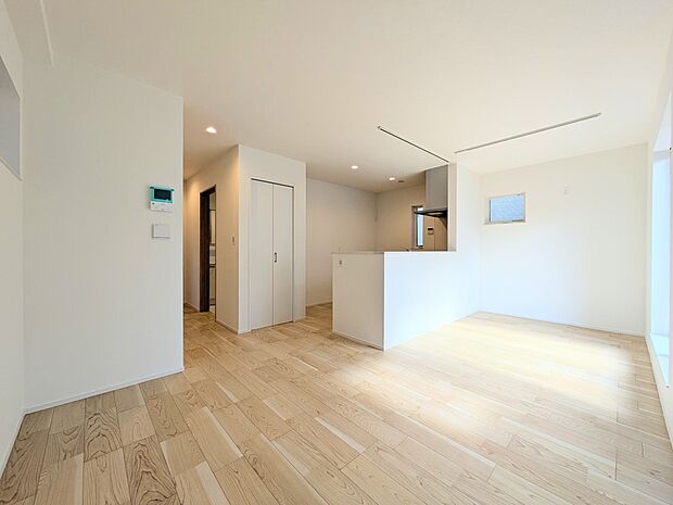 【リビングダイニング】しっかりとした広さがあるのでルームメイク自由自在!