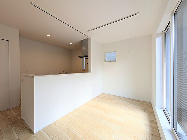 【Dining】ダイニングテーブルを置いても十分な広さが確保されています。