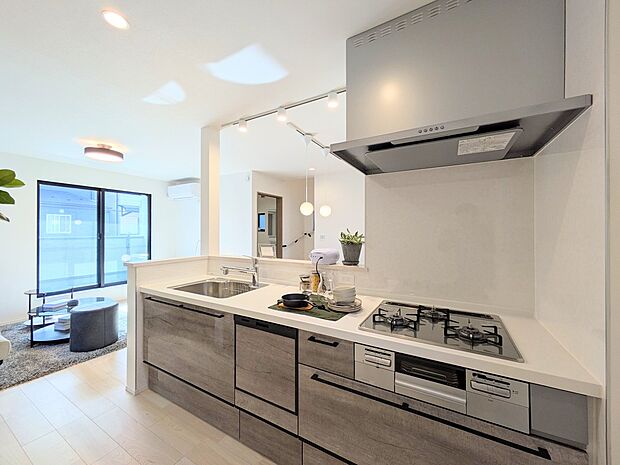 【キッチン】リビングにいるお子様と会話をしながら家事ができるカウンターキッチン