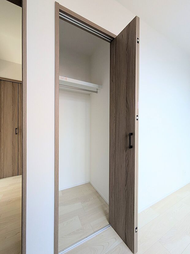 こちらの物件に少しでもご興味がありましたら、お気軽にお電話下さい。ネット上で「見えない物」「わからない事」でも、実際にご見学いただくことで、手に取るようにおわかりいただけるはずです。