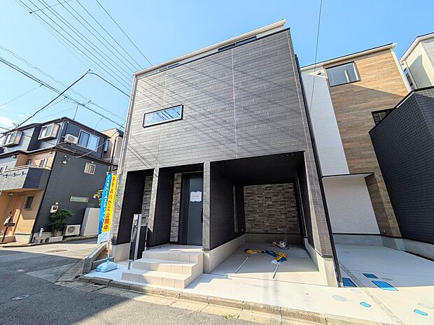【駐車場】毎日の生活にマイカーが必須という方は、購入を検討する際、駐車場があることは大事な条件です。毎日の通勤や家族の送迎、買い物やお出かけなどクルマのある暮らしを満喫したい方は要チェック。…