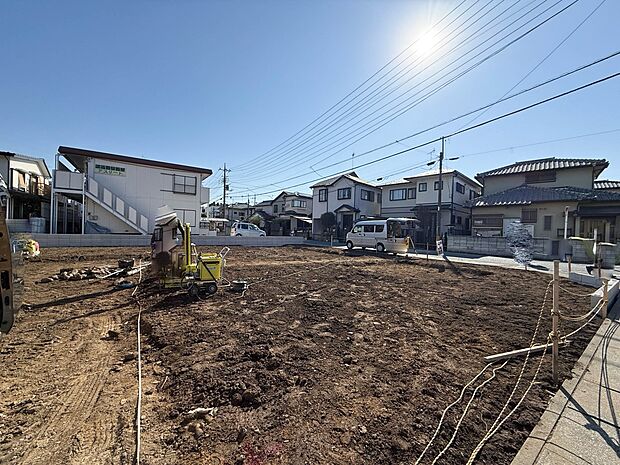 2号棟【外観】陽当りが良いと、洗濯物が乾きやすいですし、湿気やカビの心配も減るので快適です。寒い冬の日でも、日差しが届くと家の中が暖かくなりますね。