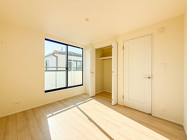 A号棟【寝室6.56帖】シンプルな内装はおしゃれのポイントです。シンプルは華美より飽きがこないからです。色や模様でおしゃれ感をだす。それがシンプルイズビューティーです。