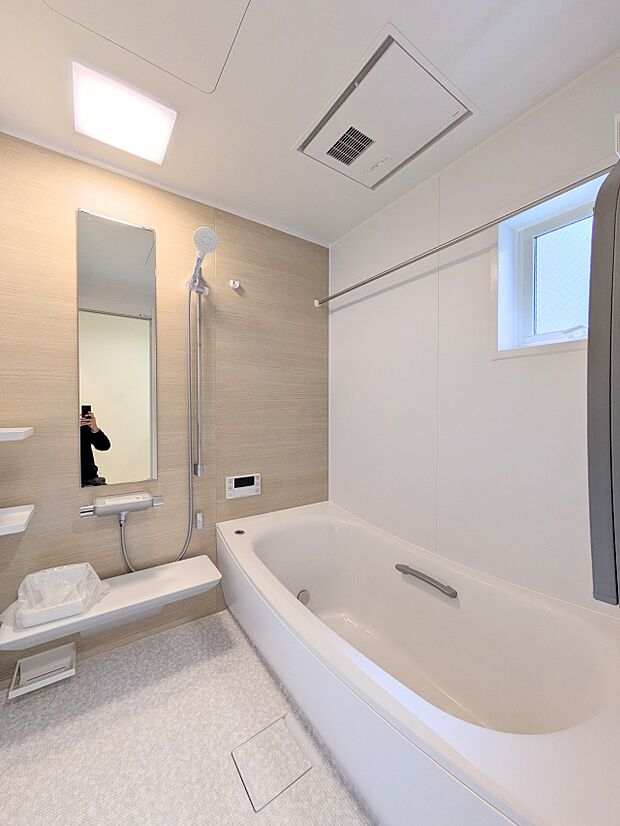 【Bathroom】一日の疲れを癒してくれるお風呂空間。使いやすさと上質な質感を両立して、単なる習慣から特別な時間に変わるはず。