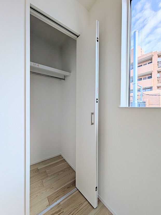 こちらの物件に少しでもご興味がありましたら、お気軽にお電話下さい。ネット上で「見えない物」「わからない事」でも、実際にご見学いただくことで、手に取るようにおわかりいただけるはずです。