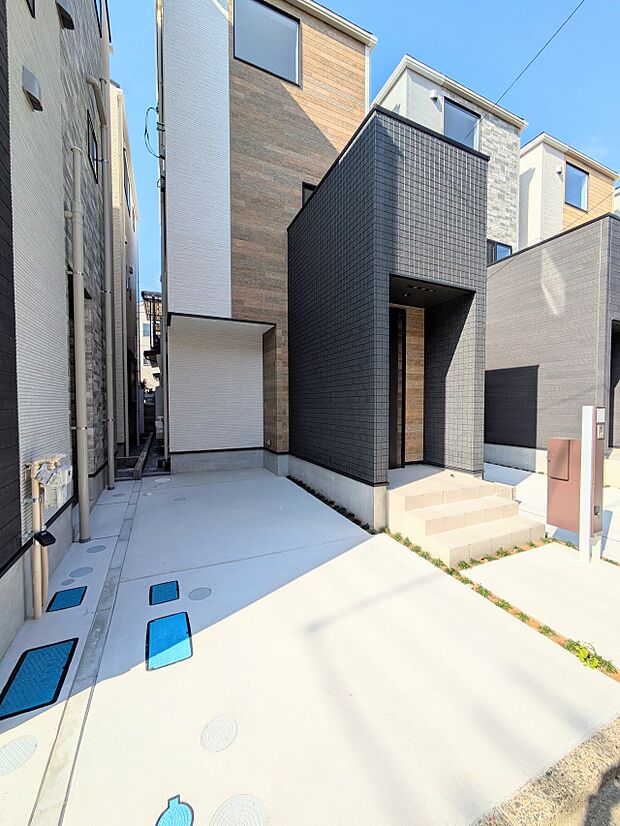 【前面道路】車の通行が少ないので、静かな住環境を維持することができます。