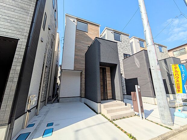 【駐車場】日々の暮らしにマイカーが必要。そんな方は物件の購入条件に駐車場は必須です。通勤に、家族のお迎えに、お買物に、おでかけに、クルマライフを楽しみたい方に。