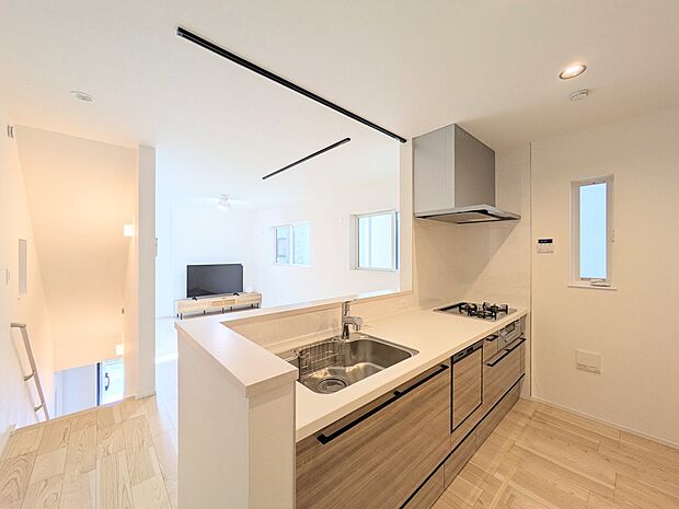 【ダイニング】家族の様子が見えやすいダイニングスペース