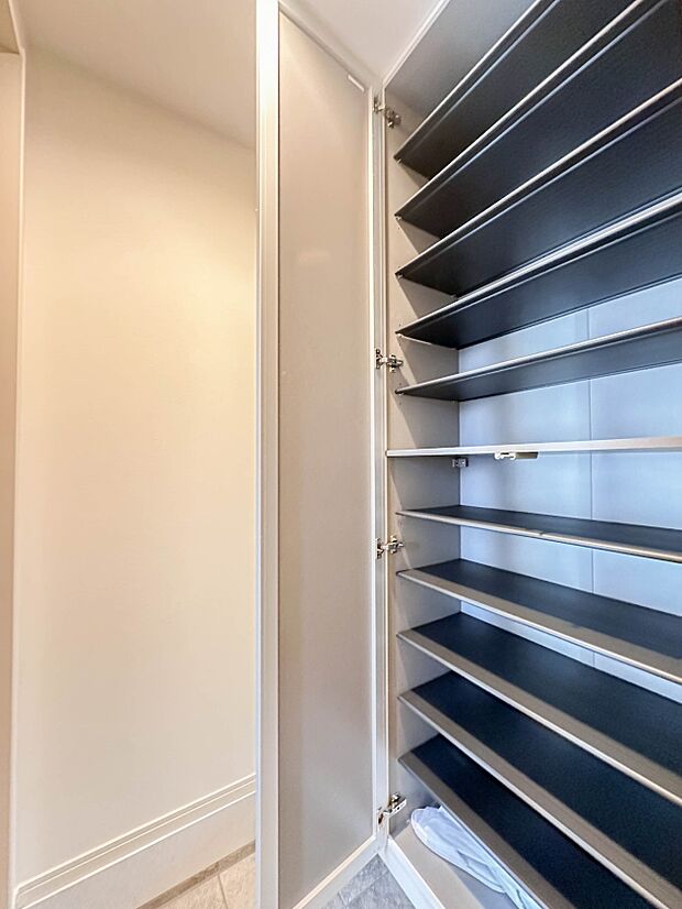 【収納】各部屋を最大限に広く使って頂ける様、全居住スペースに収納付。プライベートルームはゆったりと快適に。