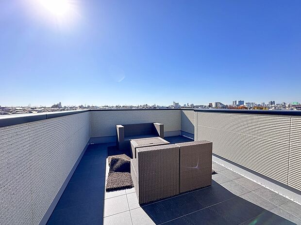 【スカイバルコニー】屋上はスカイバルコニーになっています。広々としたスペース、どのようにご活用されますでしょうか?