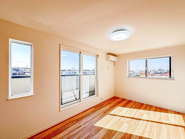 シンプルな内装はおしゃれのポイントです。シンプルは華美より飽きがこないからです。色や模様でおしゃれ感をだす。それがシンプルイズビューティーです。