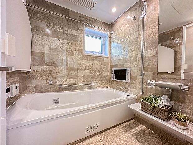 【浴室】一日の疲れを癒してくれるお風呂空間。使いやすさと上質な質感を両立して、単なる習慣から特別な時間に変わるはず。