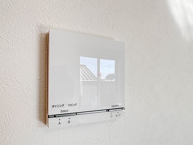 【床暖房】  空気が汚れず、ほこりもでない床暖房は、アレルギーをお持ちのお子さまがいらっしゃるご家庭でも安心してお使いいただける暖房システムです。