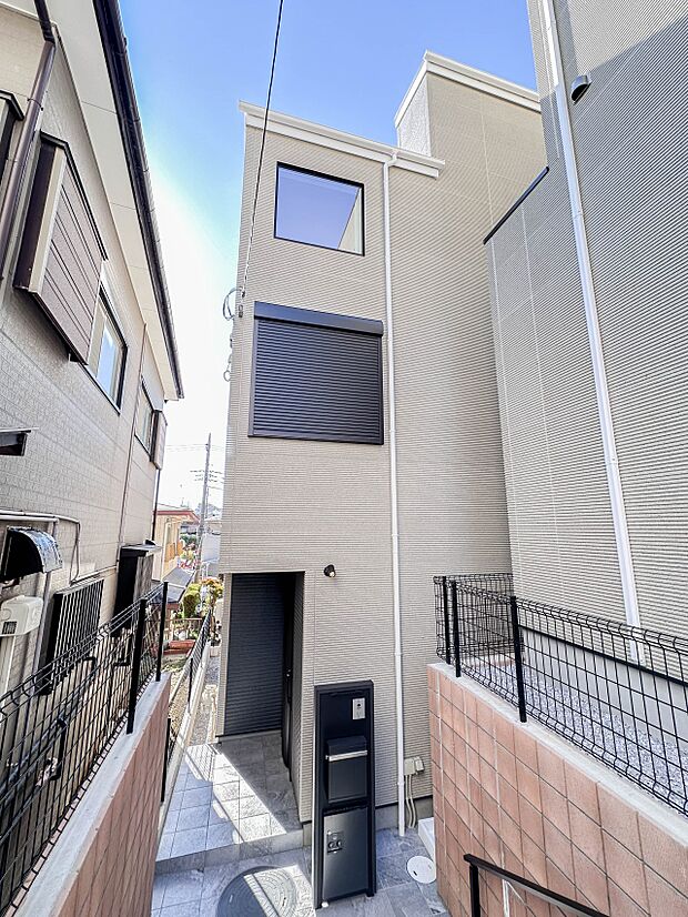 【外観】こちらの物件が少しでも気になるようでしたら、お気軽にお問合せください。人生でいちばん大きなお買い物ですので、ゆっくりご見学ください。ネット上の画像と実際の見学では、リアル感がまるで違…