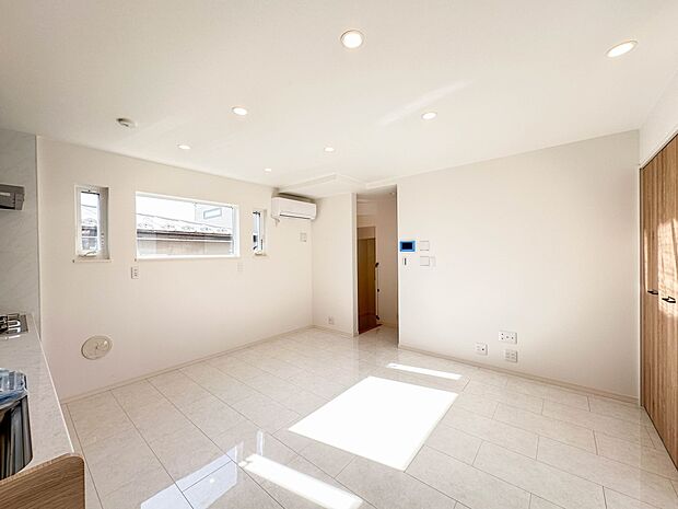 インテリアショップで見掛けた「あの家具」も置ける、ゆったりとした空間。時に広さが上質な寛ぎの時間になる事も。