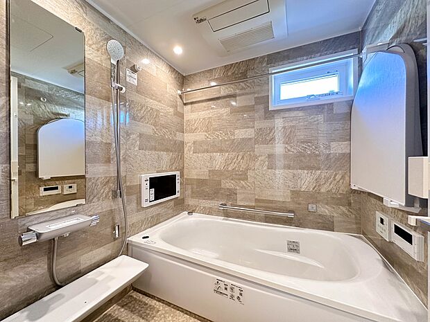 【浴室】一日の疲れを癒してくれるお風呂空間。使いやすさと上質な質感を両立して、単なる習慣から特別な時間に変わるはず。