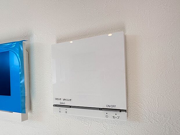 【床暖房】 空気が汚れず、ほこりもでない床暖房は、アレルギーをお持ちのお子さまがいらっしゃるご家庭でも安心してお使いいただける暖房システムです。