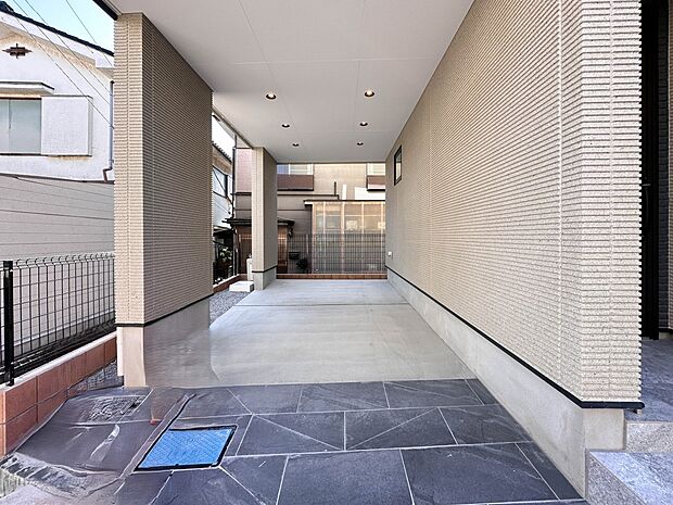 ビルトインガレージなら「野ざらし、雨ざらし、吹きさらし」になりません。汚れやいたみは減り、車の掃除もラクになります。