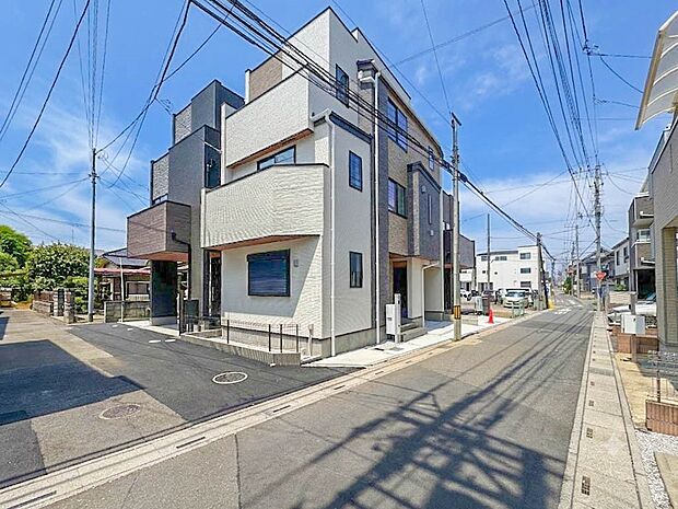 【前面道路4M】車の通行が少ないので、静かな住環境を維持することができます。