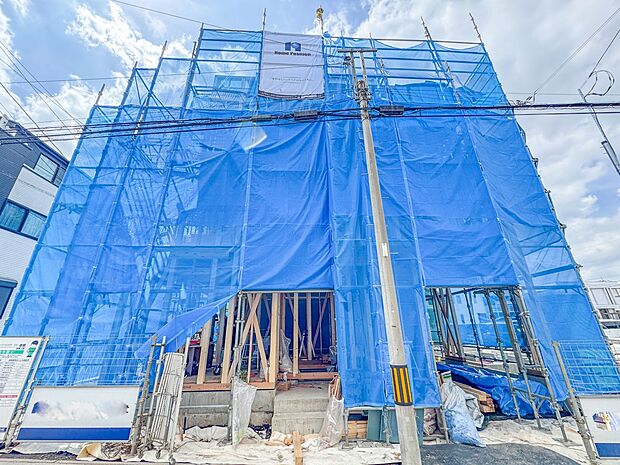 【外観】家族の温かさと陽光の暖かさ、楽しい毎日と明るい未来を予感させる「空間が織り成すひとつ先の住み心地」を演出します。