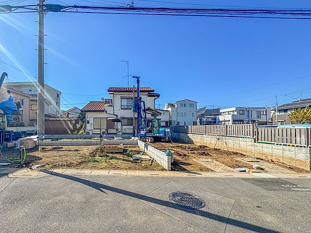 【外観】家族の温かさと陽光の暖かさ、楽しい毎日と明るい未来を予感させる「空間が織り成すひとつ先の住み心地」を演出します。