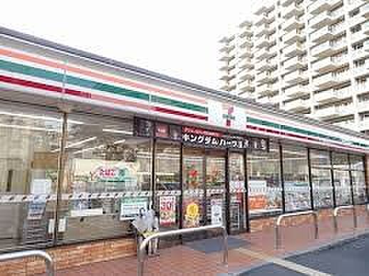 コンビニ 450m セブンイレブンさいたま上落合3丁目店(セブンイレブンは近くて便利を掲げています。近くとは、心の近さ。便利とはモノが期待以上の品質でお客さまに届くこと。セブン銀行など新しい…