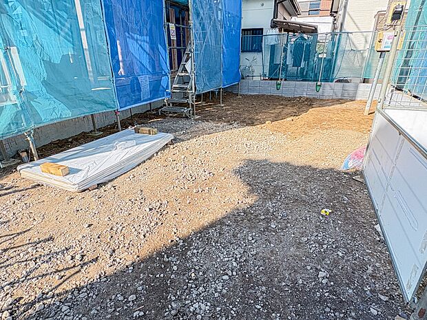 【駐車場】カースペース2台可／駐輪スペース。広々カースペースです。自転車、バイクなども置き場に困りません。