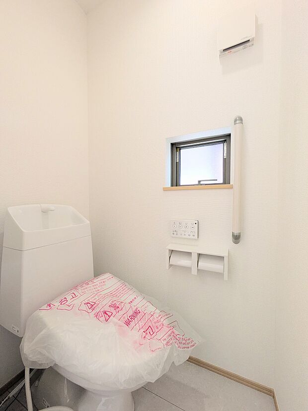 【シャワートイレ】 たっぷりの水量で、やわらかく包みこむような洗い心地を実現。汚れもきちんと落とします。